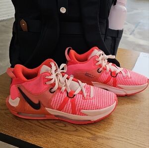 Nike Lebron James Witness VII HO 22 Performance Basketball Men Shoes 8.5